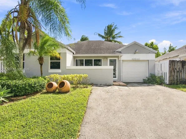 10340 SW 208th Ln, Cutler Bay, FL 33189