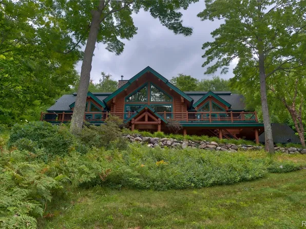 1189 Ridgeline Dr, Boyne City, MI 49712