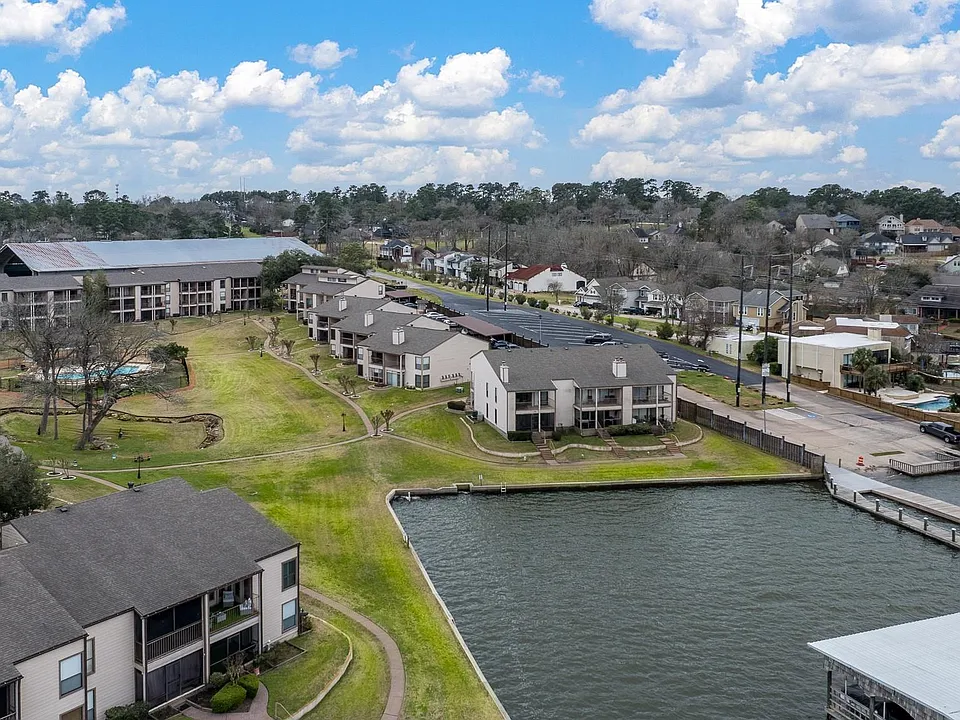203 Lakeview Ter #B