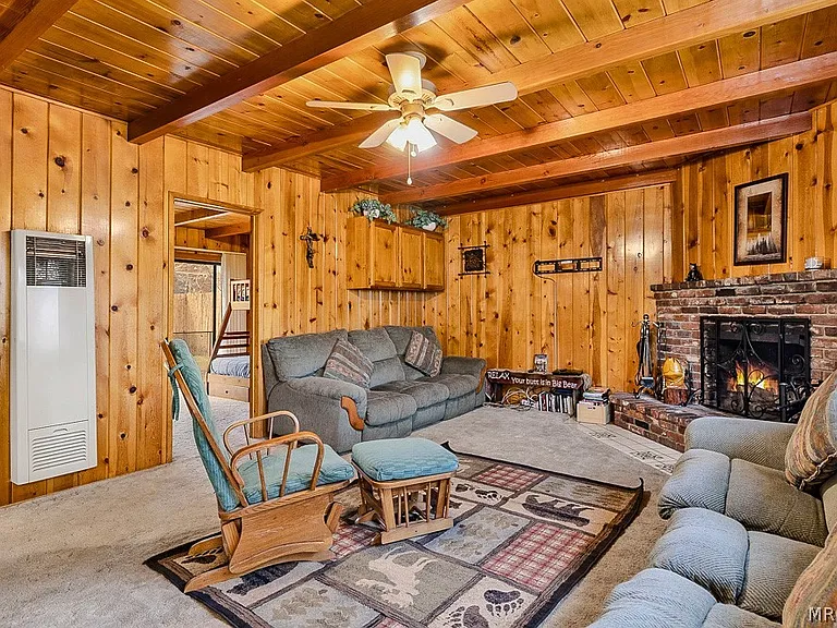 548 Holmes Ln — Photo 2