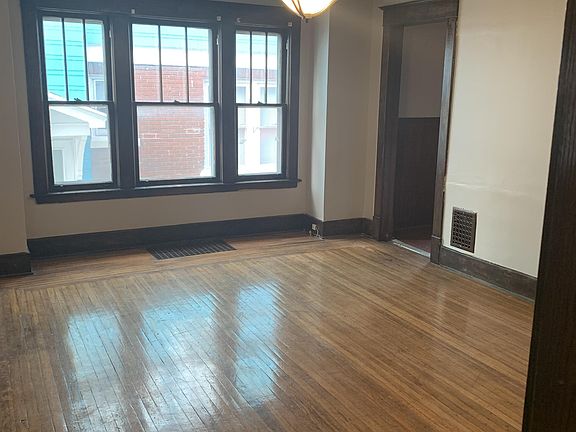 2nd image of 28 Hedley Pl