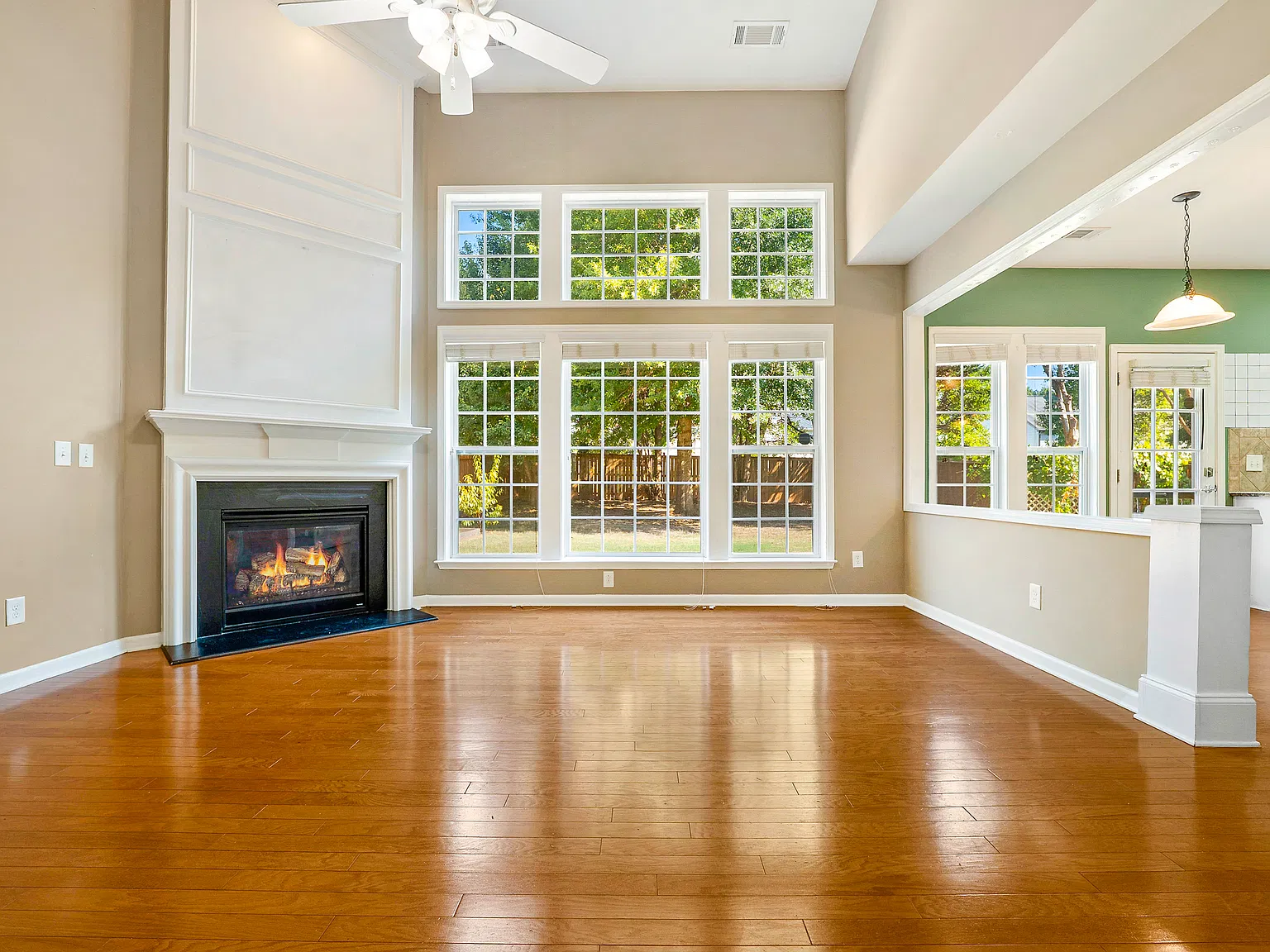 3 bed, 2092 sqft, $2,100 — Photo 2