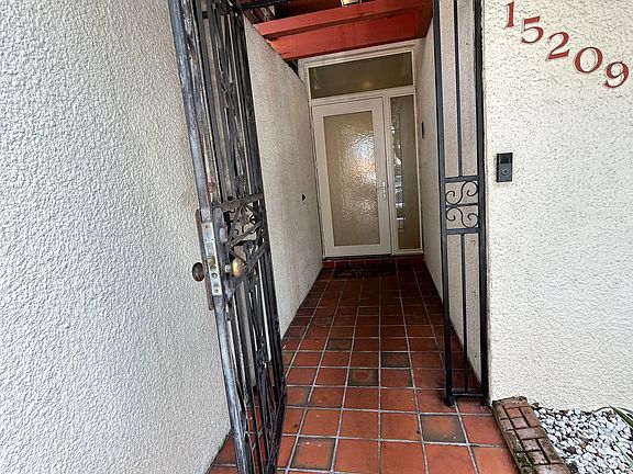2nd image of 15209 Loch Isle Dr W