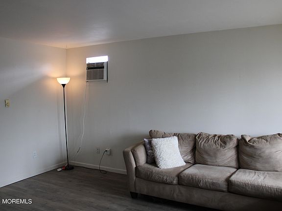 5th image of 105 Washington Drive