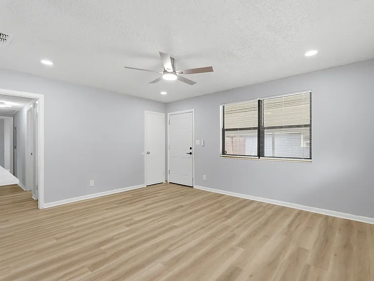 6766 London Bridge Ln — Photo 6