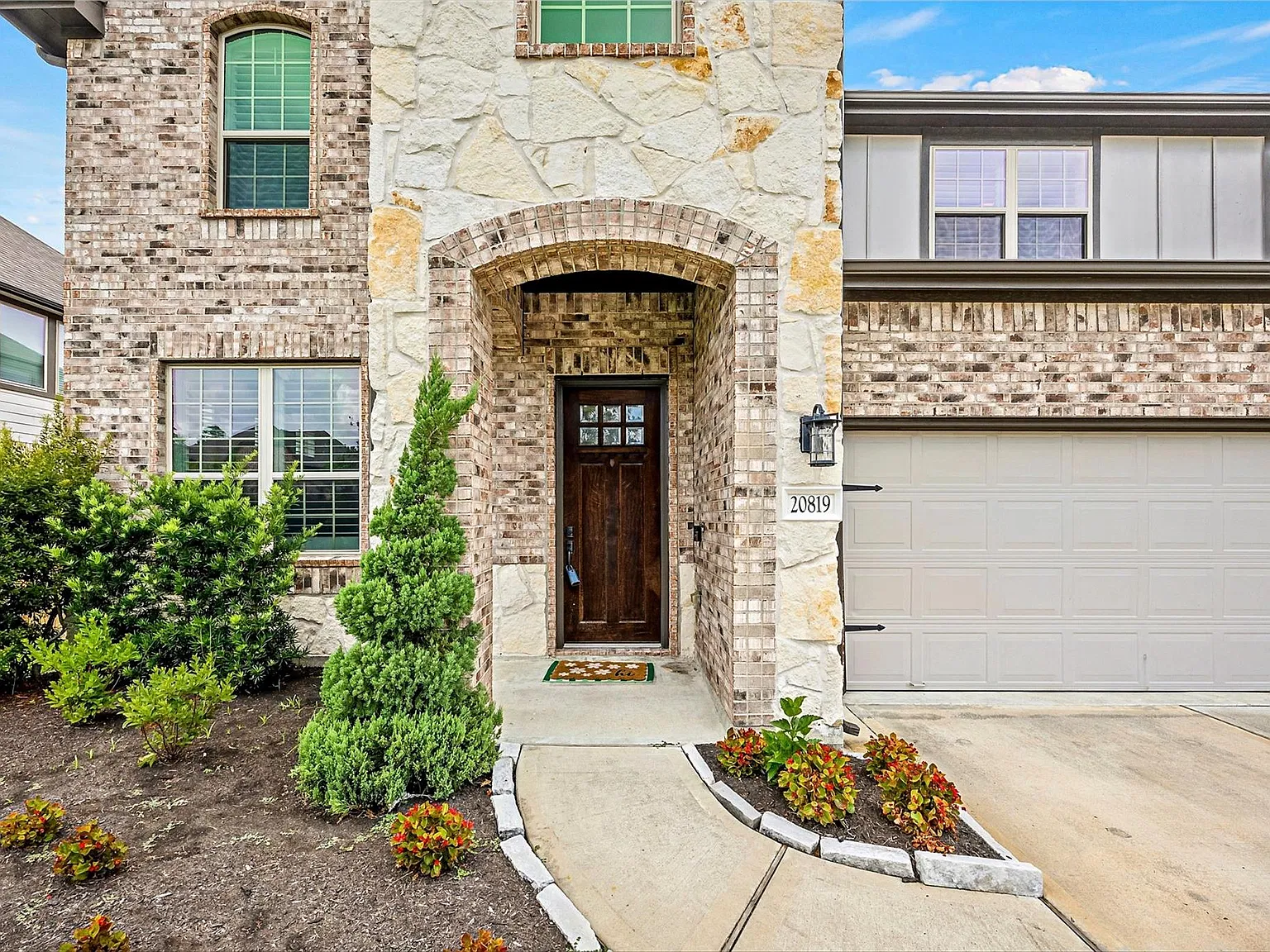 4 bed, 2.5 bath, 3115 sqft, $3,400 — Photo 3