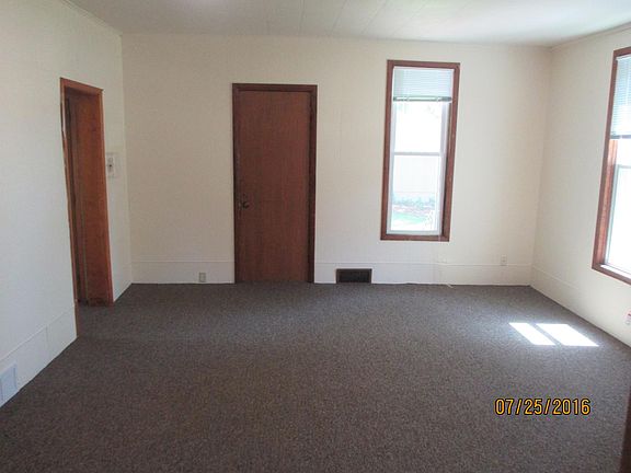 5th image of 131 12th Ave W