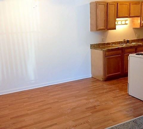 4th image of 2722 Golfside Dr APT 915
