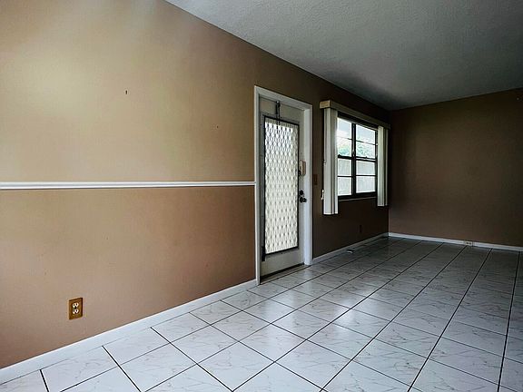 5th image of 176 Tilford I #176