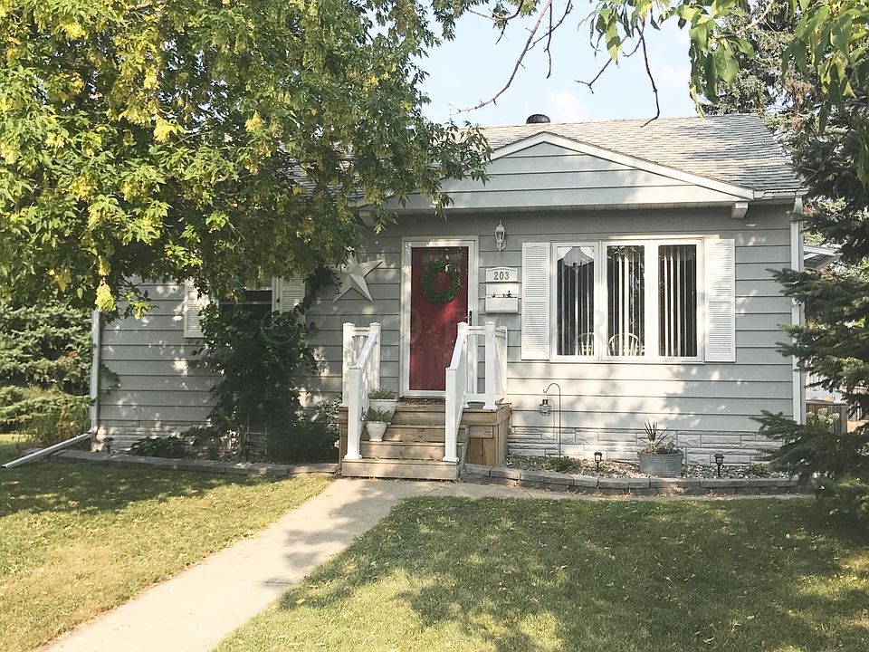 1st image of 203 2nd St NE