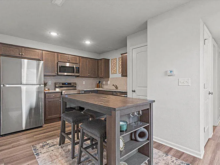 Oak Woods Townhomes — Photo 11