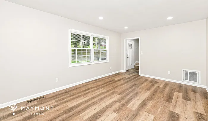 4 bed, 2.5 bath, 1692 sqft, $2,045 — Photo 4