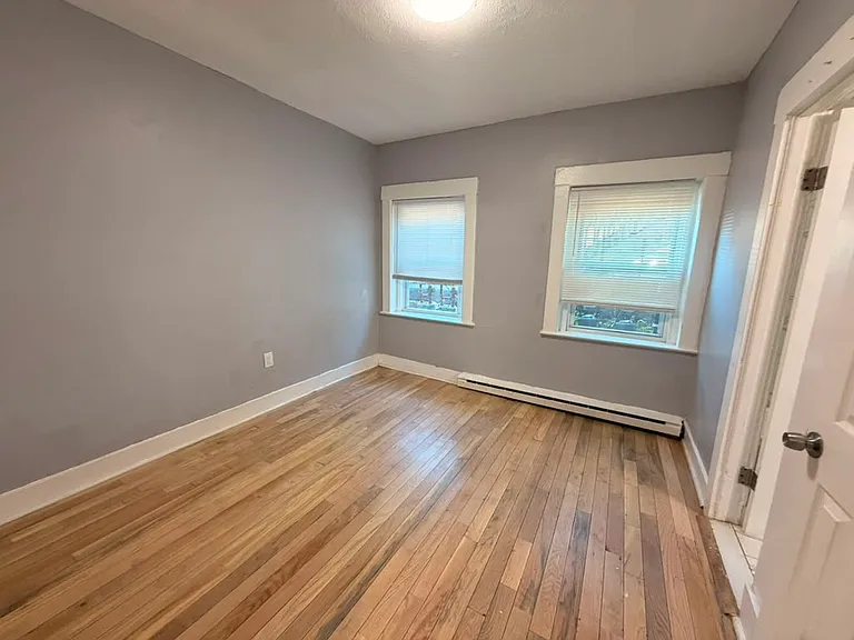 142 Rowe St #1B — Photo 3