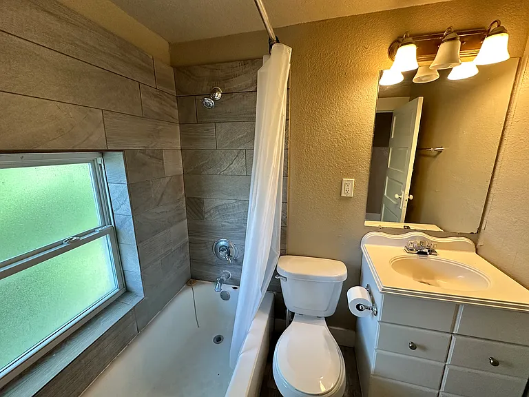 719 Asp Ave #5 — Photo 8