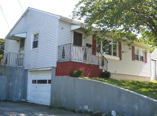 2 Maple Ter, Middletown, RI 02842