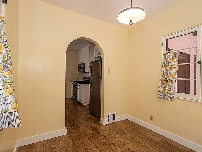1221 S Sycamore Ave — Photo 18