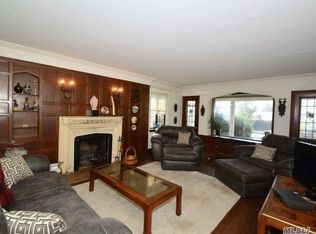 321 Pennsylvania Ave, Freeport, NY 11520