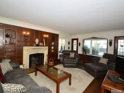 321 Pennsylvania Ave, Freeport, NY, 11520
