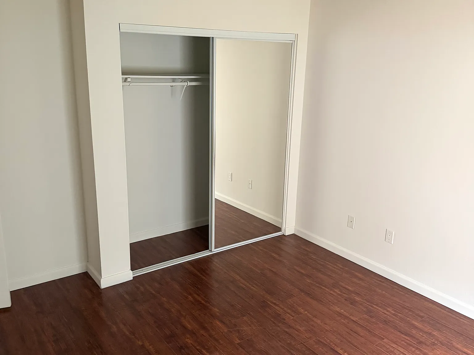 1 bed, 910 sqft, $2,000 — Photo 3