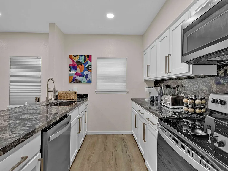 111 E Hibiscus St #1 — Photo 1
