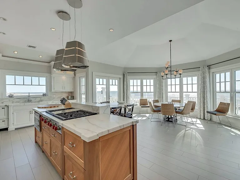 19 Dune Rd — Photo 7