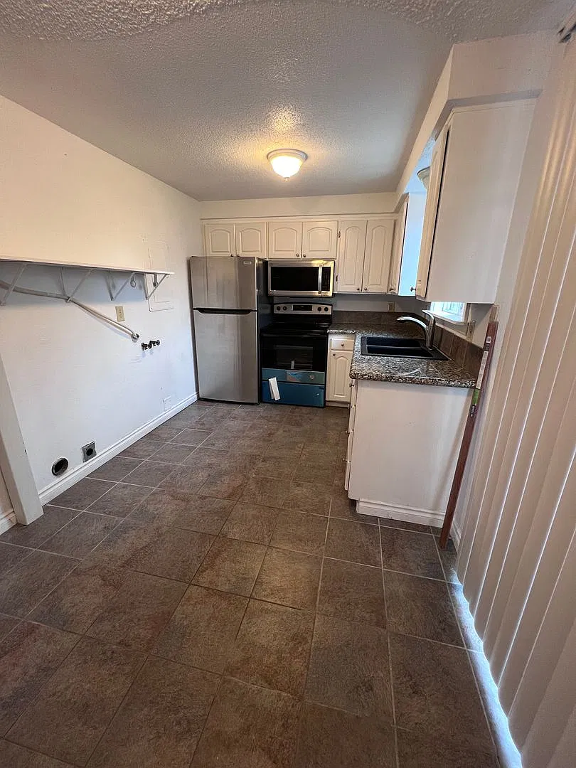 268-34th Ave 4-Plex — Photo 4