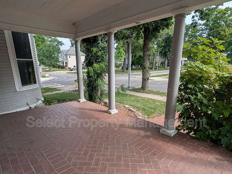 1025 Crescent Ave — Photo 2