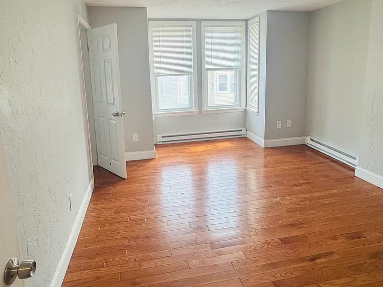 202 Lexington St #2 — Photo 4