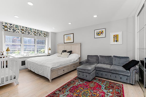 1st image of 130 E 63rd St APT 10A