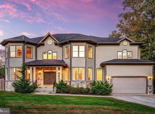 829 Golden Arrow St, Great Falls, VA 22066