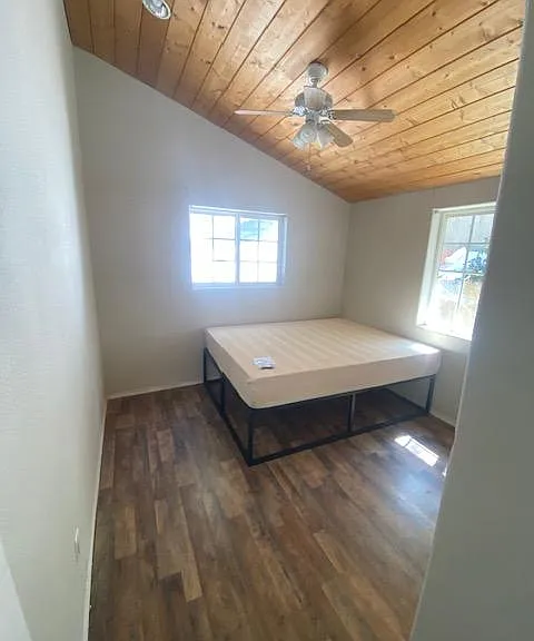 979 Mercury Way — Photo 7