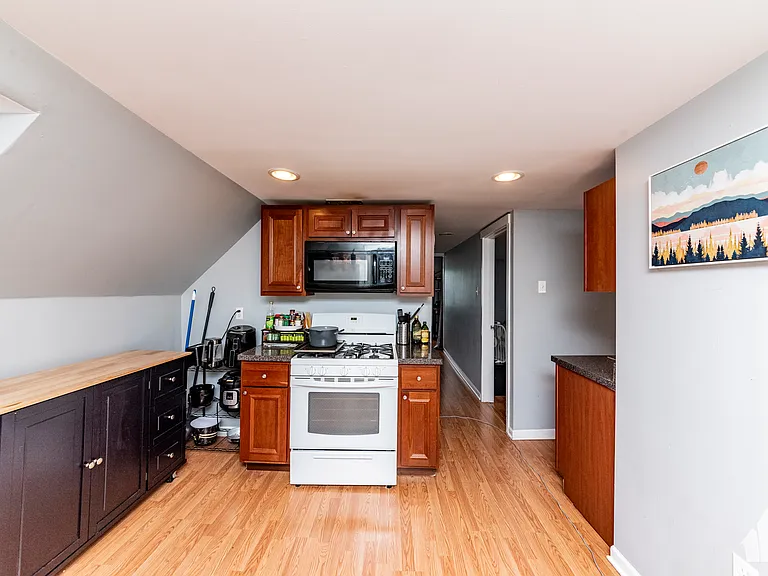 1332 W Barry Ave #3 — Photo 3