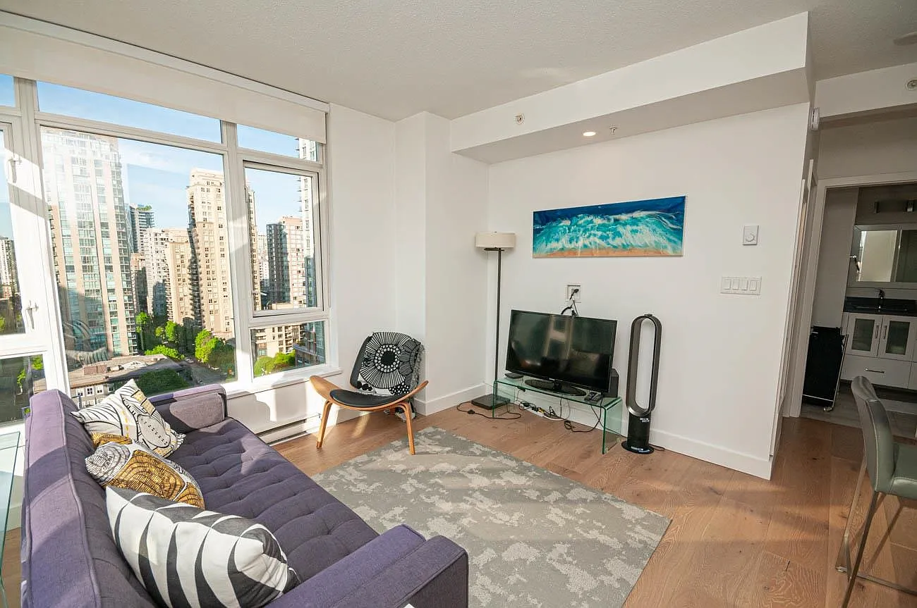 2 bed, 814 sqft, $3,950 — Photo 1