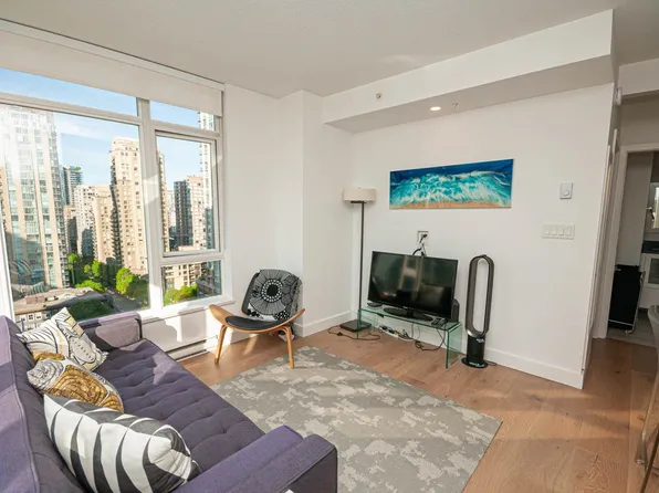 480 Robson St #1306, Vancouver, BC V6B 1S1
