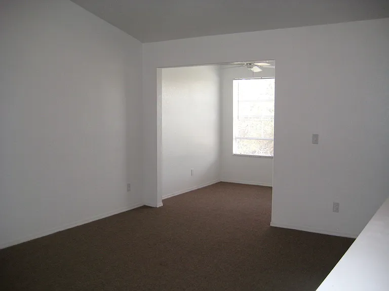 Whistler's Green Apartment Homes — Photo 7
