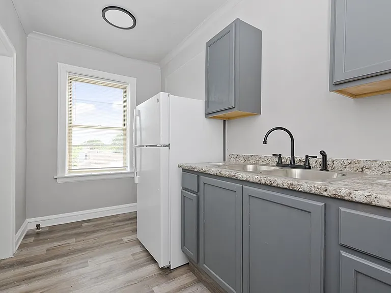 535 E 102nd St — Photo 10