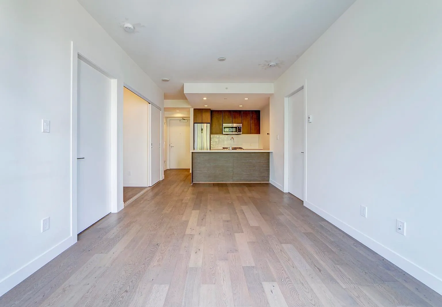 2 bed, 802 sqft, $2,600 — Photo 4