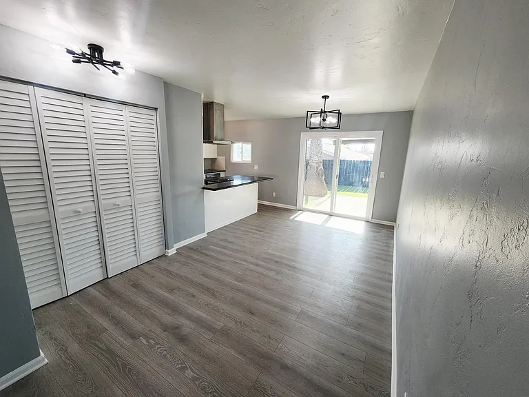 2836 Washington St — Photo 3