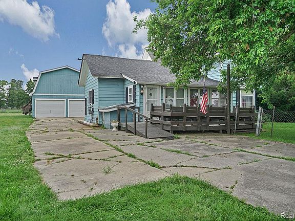 3rd image of 261 Fitz Rd