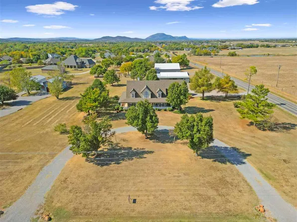 8971 NW Stoney Point Rd, Lawton, OK 73507