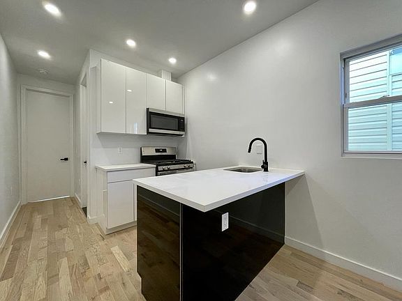 2nd image of 79 Stuyvesant Ave #2RA