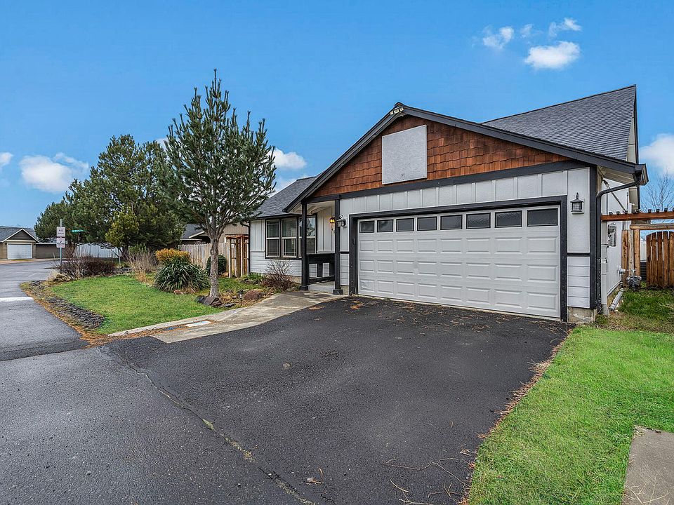 1st image of 485 SE Ponderosa Dr