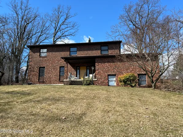 25 McDonald Lane, Rensselaer, NY 12144