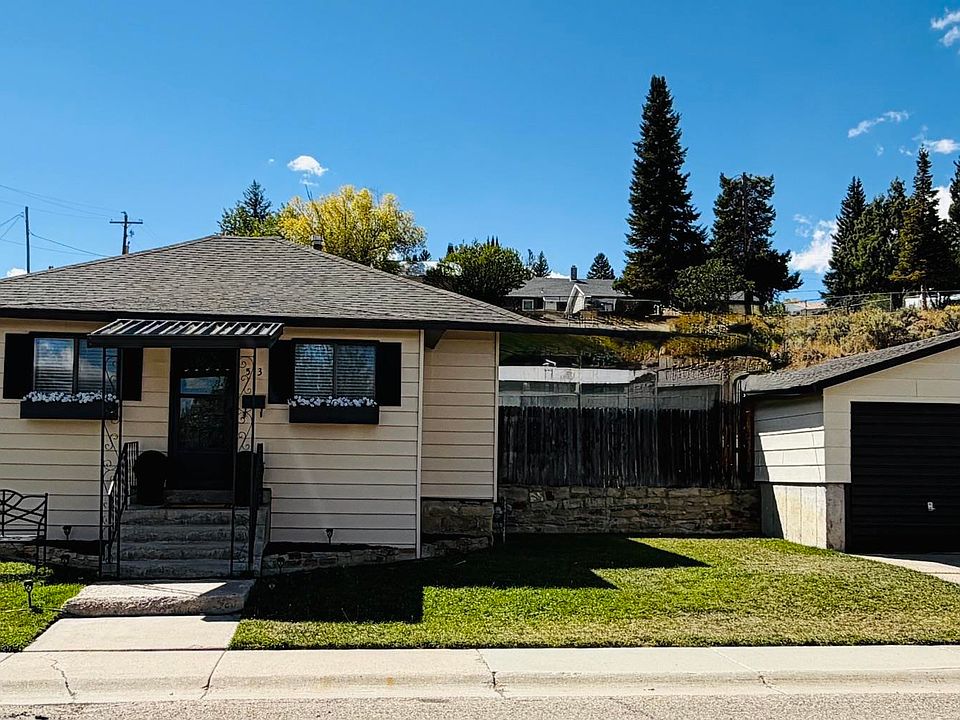 1st image of 513 Cedar Avenue