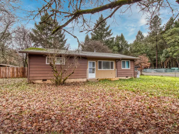 302 S Kerby Ave, Cave Junction, OR 97523