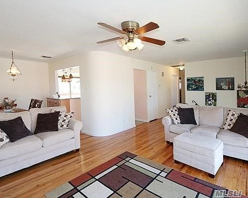 5th image of 912 Van Buren St