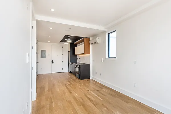Rented by Nooklyn NYC LLC | media 102