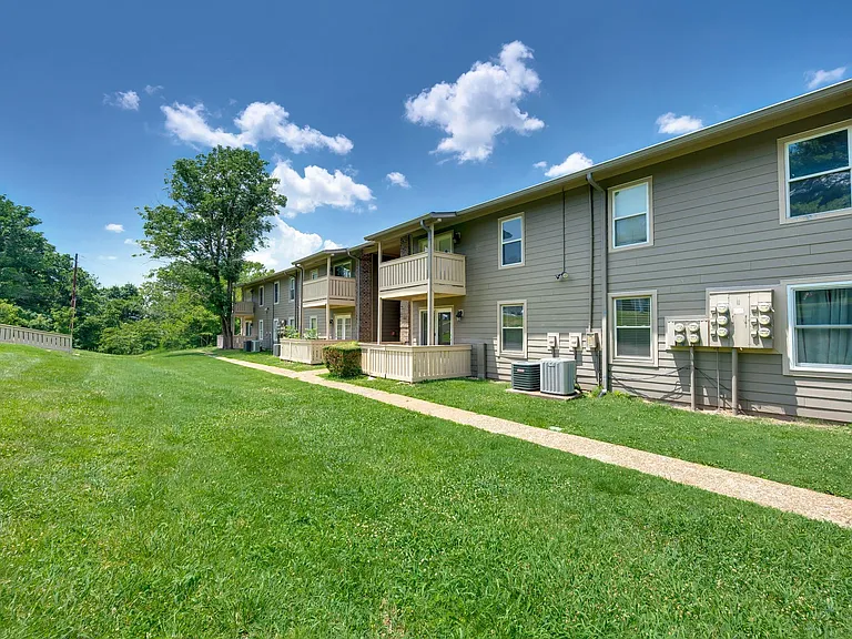 709 Ashlawn Pl — Photo 6