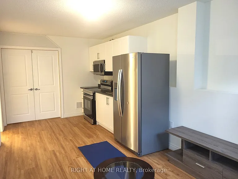 56 Singhampton Rd — Photo 10