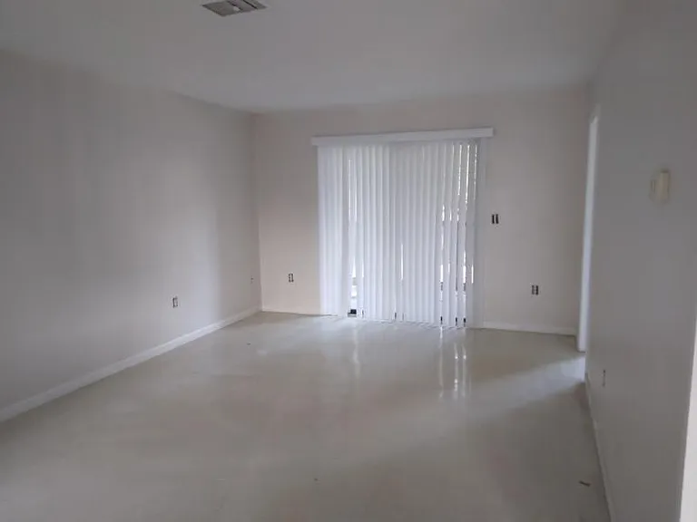 2541 S Myrtle Ave #C — Photo 8
